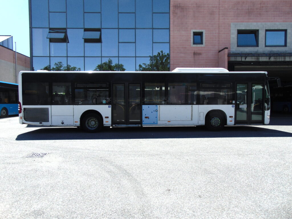 Autobús urbano N.1 MERCEDES BENZ CITARO O530 LF – Anno 2009: foto 8 Autobús urbano N.1 MERCEDES BENZ CITARO O530 LF – Anno 2009: foto 8