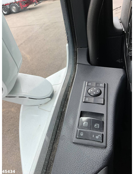 Cabeza tractora Mercedes-Benz Arocs 3251 8x4 Euro 6 Retarder HMF 85 Tonmeter laadkraan Fly-Jib: foto 18 Cabeza tractora Mercedes-Benz Arocs 3251 8x4 Euro 6 Retarder HMF 85 Tonmeter laadkraan Fly-Jib: foto 18