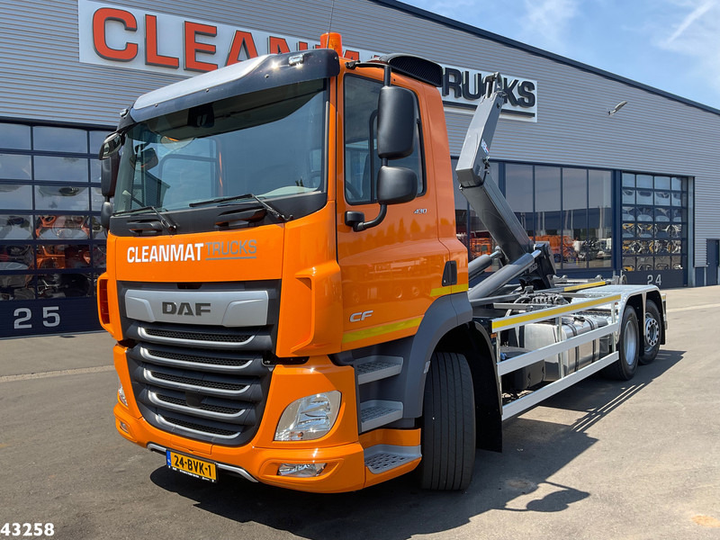 DAF FAN CF 430 VDL 21 Ton haakarmsysteem - Camión multibasculante: foto 1 DAF FAN CF 430 VDL 21 Ton haakarmsysteem - Camión multibasculante: foto 1
