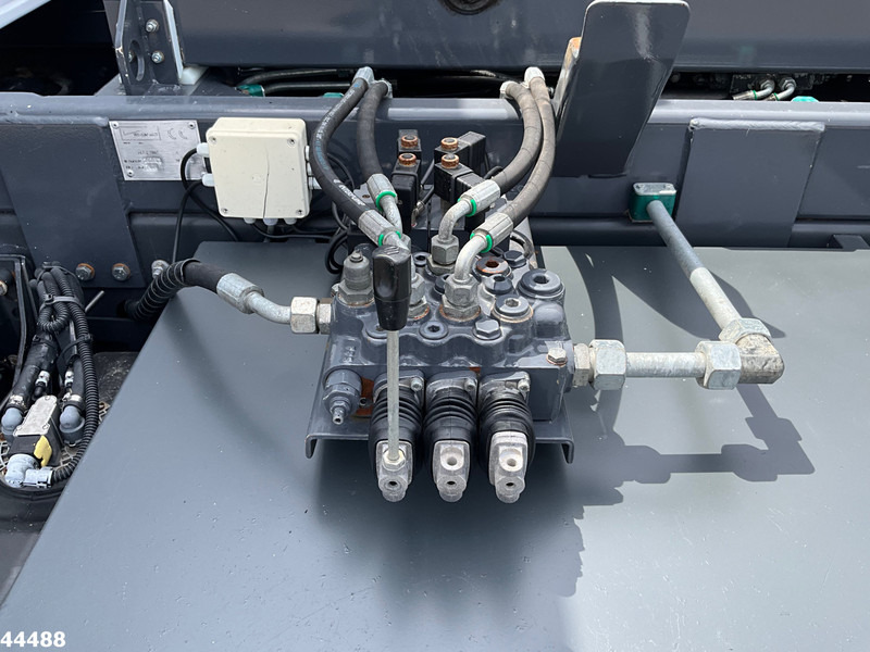 Camión multibasculante Mercedes-Benz Atego 1218 Euro 6 Manual 7 Ton haakarmsysteem: foto 12 Camión multibasculante Mercedes-Benz Atego 1218 Euro 6 Manual 7 Ton haakarmsysteem: foto 12