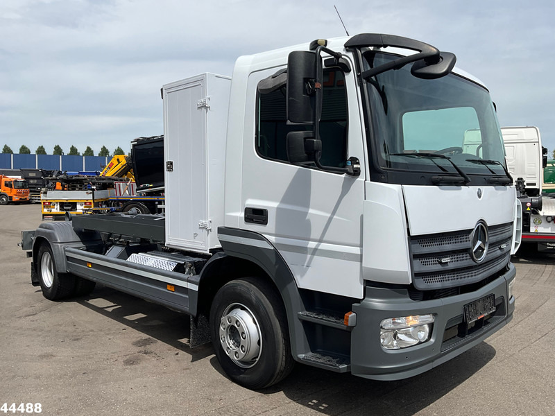 Mercedes-Benz Atego 1218 Euro 6 Manual 7 Ton haakarmsysteem - Camión multibasculante: foto 3 Mercedes-Benz Atego 1218 Euro 6 Manual 7 Ton haakarmsysteem - Camión multibasculante: foto 3