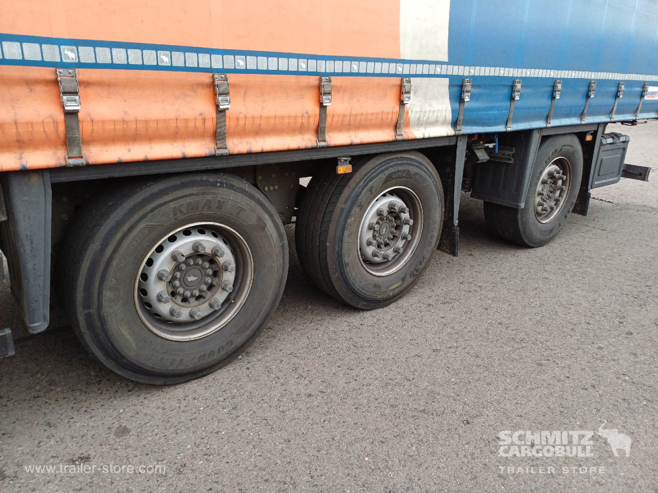 SCHMITZ Auflieger Curtainsider Standard Forklift holder - Semirremolque lona: foto 4 SCHMITZ Auflieger Curtainsider Standard Forklift holder - Semirremolque lona: foto 4