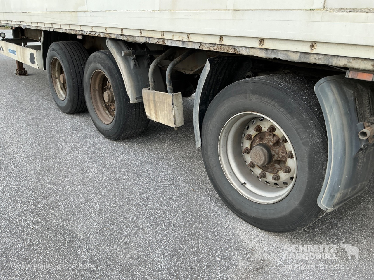 KRONE Dryfreight Standard Taillift - Semirremolque caja cerrada: foto 2 KRONE Dryfreight Standard Taillift - Semirremolque caja cerrada: foto 2