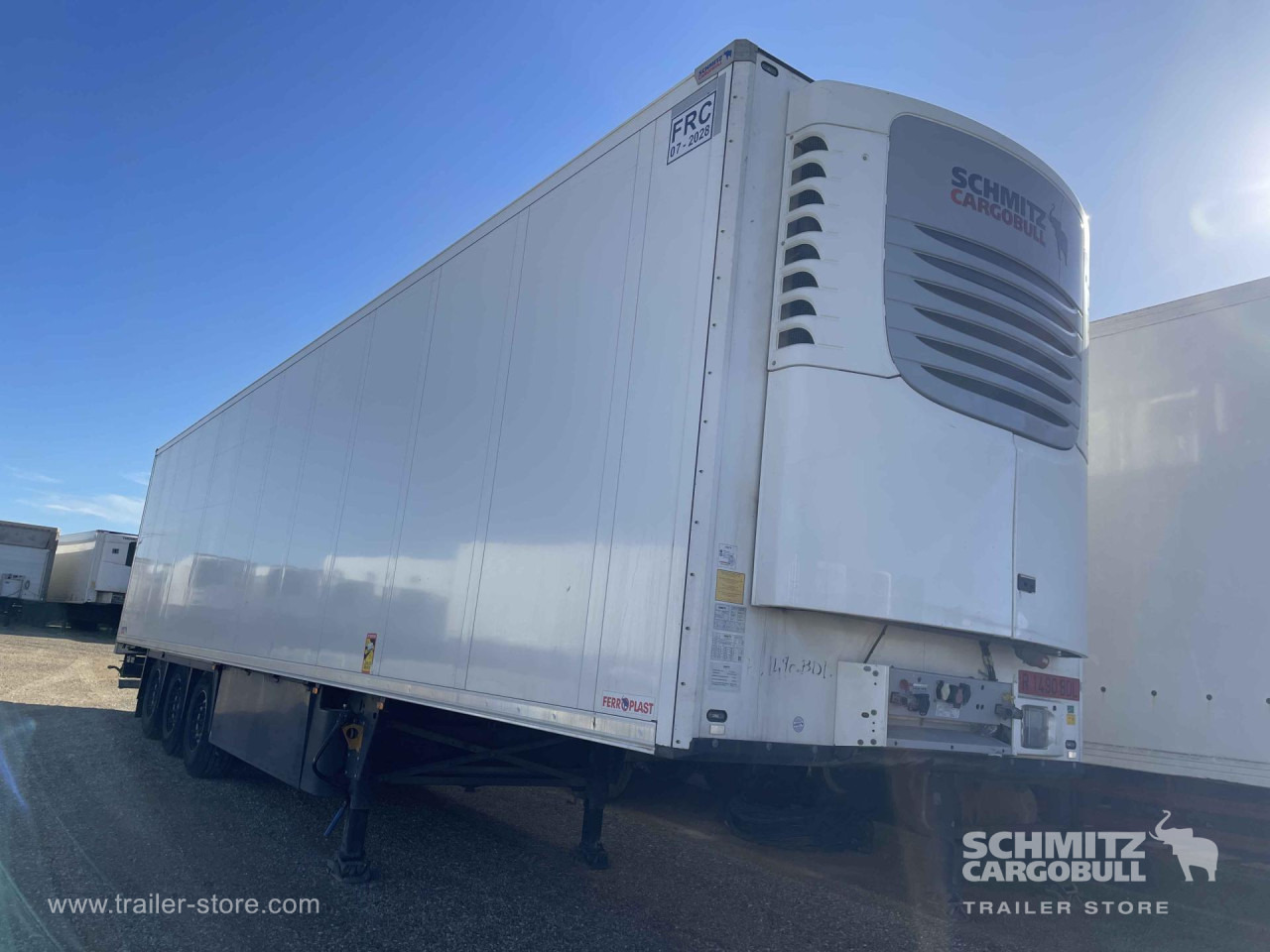 SCHMITZ Semiremolque Frigo Standard - Semirremolque isotérmico: foto 1 SCHMITZ Semiremolque Frigo Standard - Semirremolque isotérmico: foto 1