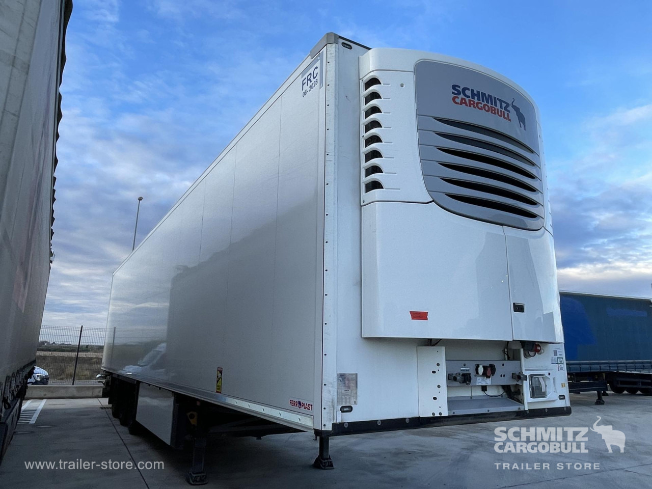 SCHMITZ Semiremolque Frigo Standard - Semirremolque isotérmico: foto 1 SCHMITZ Semiremolque Frigo Standard - Semirremolque isotérmico: foto 1