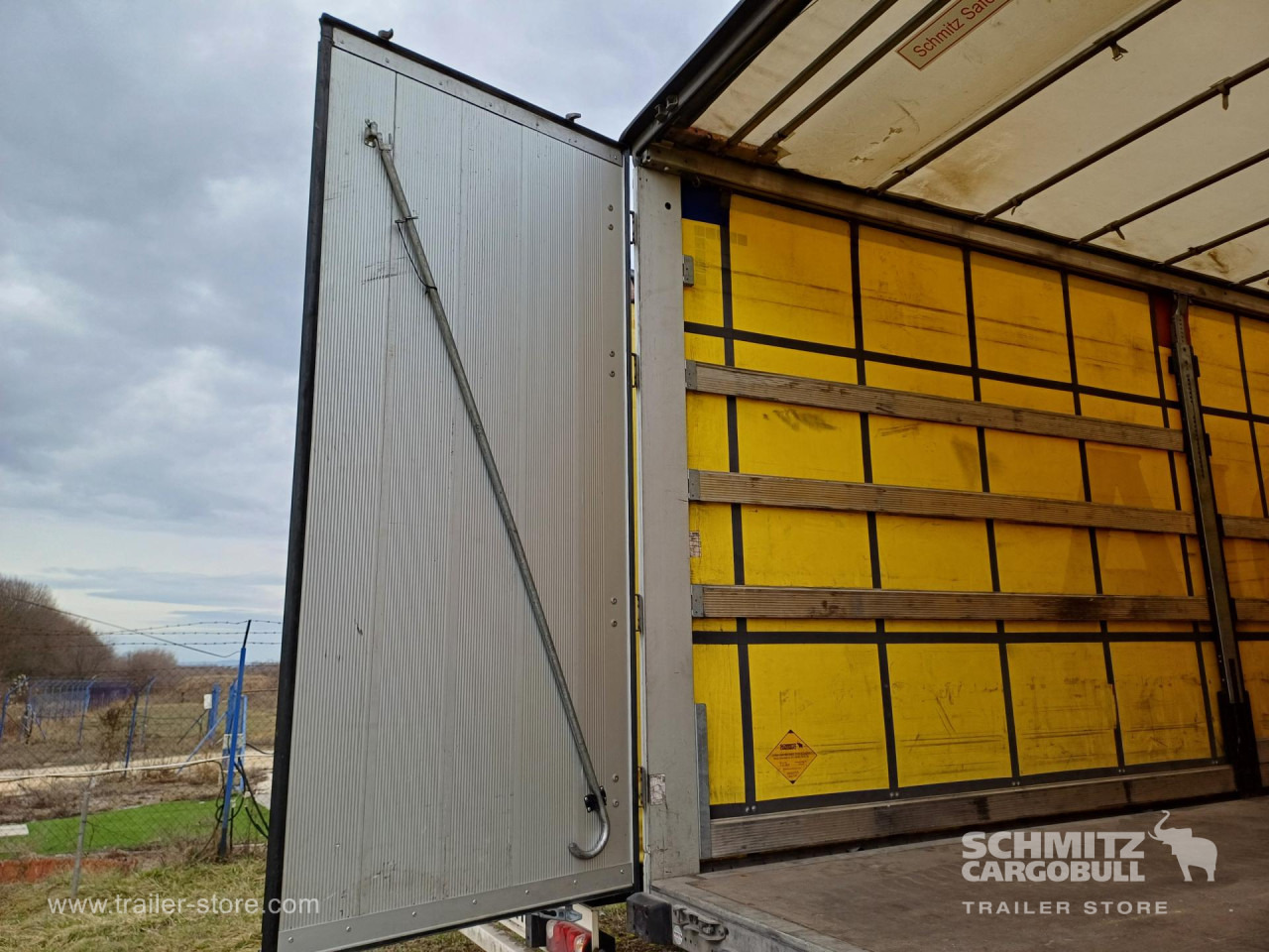 SCHMITZ Curtainsider Standard - Semirremolque lona: foto 2 SCHMITZ Curtainsider Standard - Semirremolque lona: foto 2