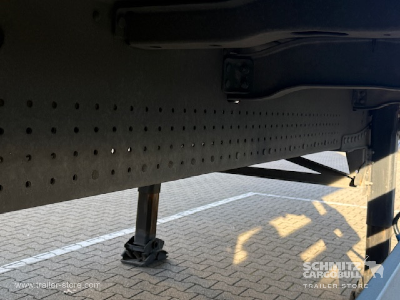SCHMITZ Oplegger Kasten Standard - Semirremolque caja cerrada: foto 3 SCHMITZ Oplegger Kasten Standard - Semirremolque caja cerrada: foto 3