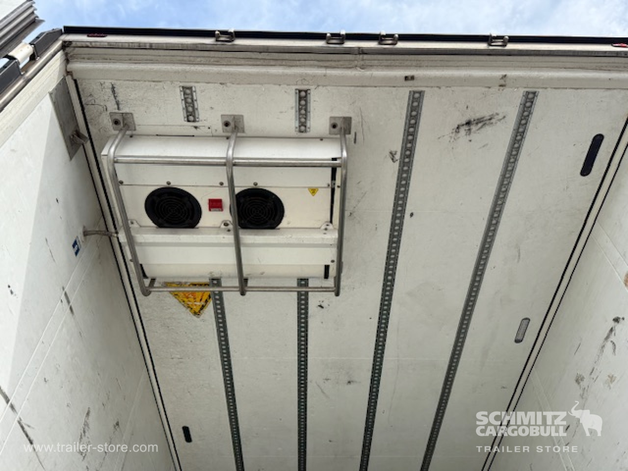 SCHMITZ Oplegger Vries Multitemp - Semirremolque isotérmico: foto 2 SCHMITZ Oplegger Vries Multitemp - Semirremolque isotérmico: foto 2
