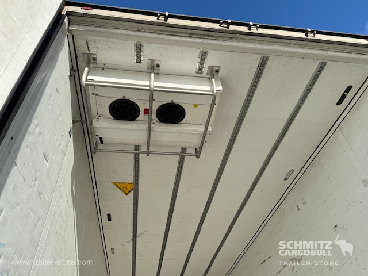 SCHMITZ Oplegger Vries Multitemp - Semirremolque isotérmico: foto 2 SCHMITZ Oplegger Vries Multitemp - Semirremolque isotérmico: foto 2