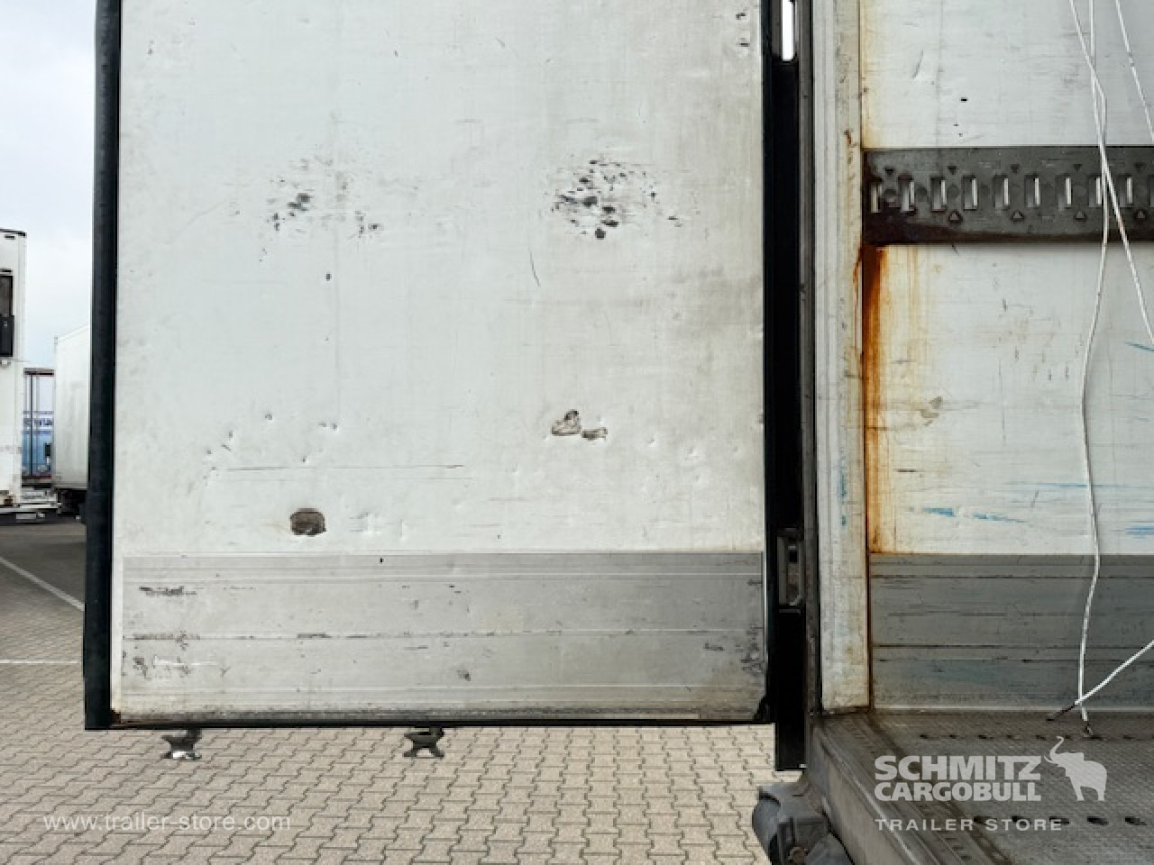 SCHMITZ Oplegger Vries Standard - Semirremolque isotérmico: foto 2 SCHMITZ Oplegger Vries Standard - Semirremolque isotérmico: foto 2