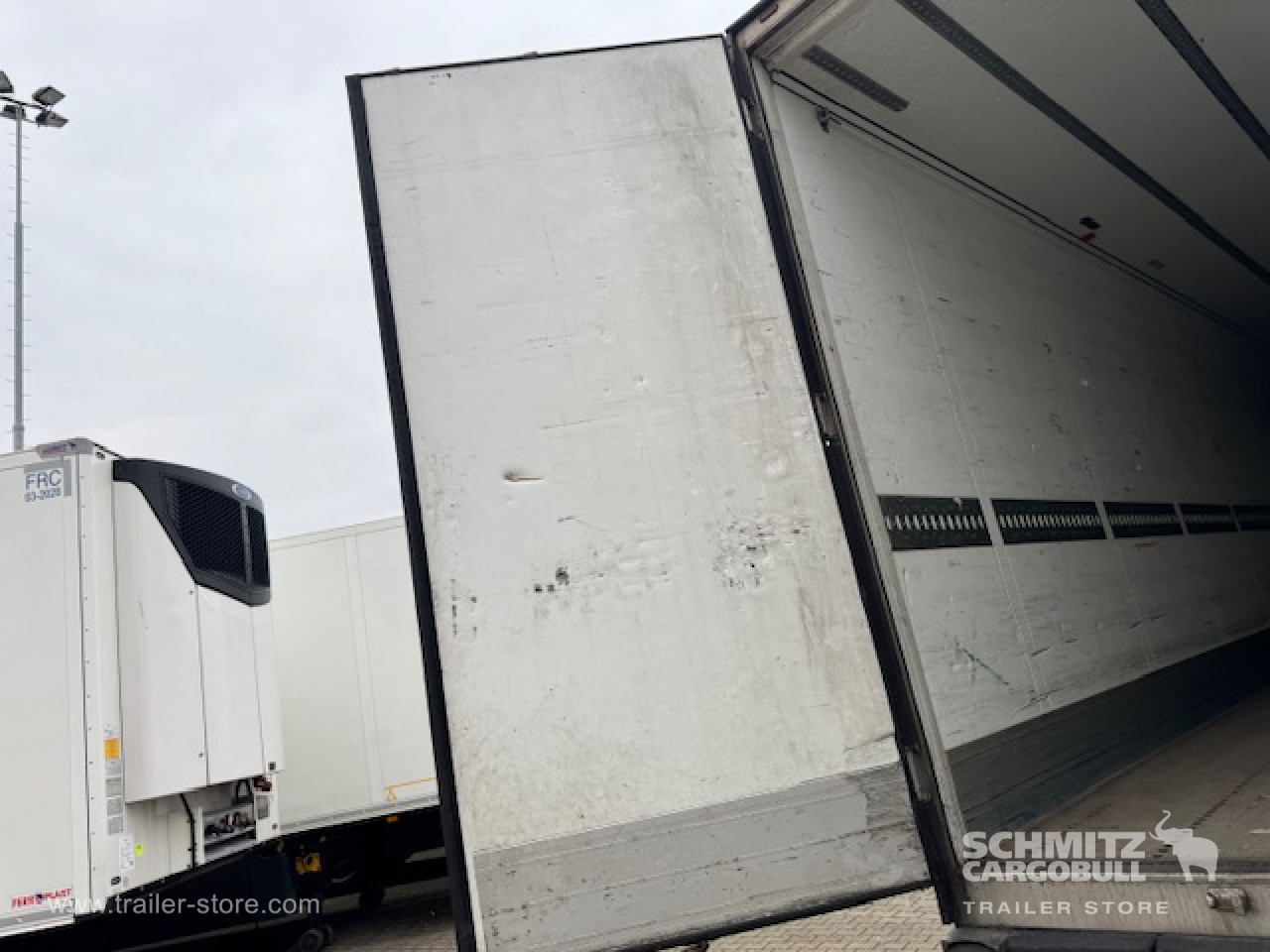 SCHMITZ Oplegger Vries Standard - Semirremolque isotérmico: foto 3 SCHMITZ Oplegger Vries Standard - Semirremolque isotérmico: foto 3