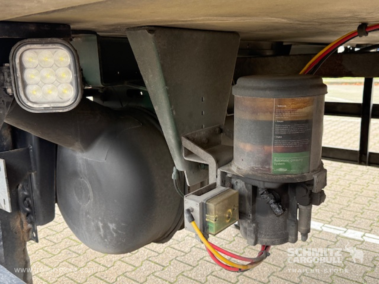 SCHMITZ Oplegger Vries Standard Taillift - Semirremolque isotérmico: foto 4 SCHMITZ Oplegger Vries Standard Taillift - Semirremolque isotérmico: foto 4