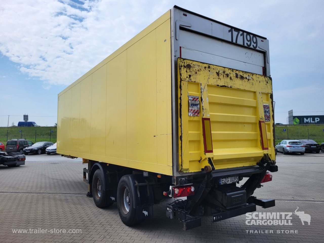Arrendamiento de SCHMITZ Insulated/refrigerated box Taillift SCHMITZ Insulated/refrigerated box Taillift: foto 6