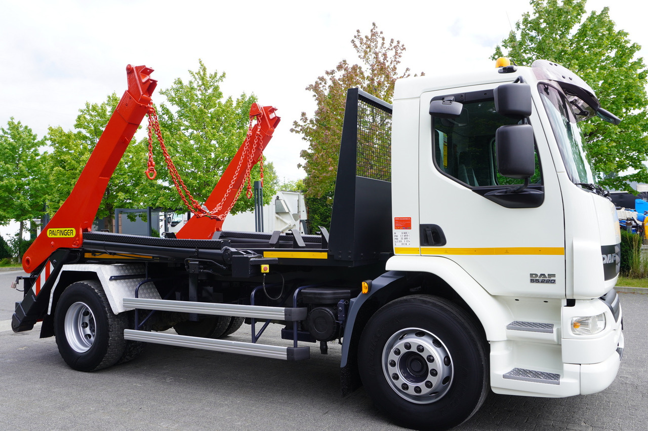 DAF LF 55.220 Skip loader GUIMA PALFINGER M14T - Camión portacontenedor de cadenas: foto 3 DAF LF 55.220 Skip loader GUIMA PALFINGER M14T - Camión portacontenedor de cadenas: foto 3