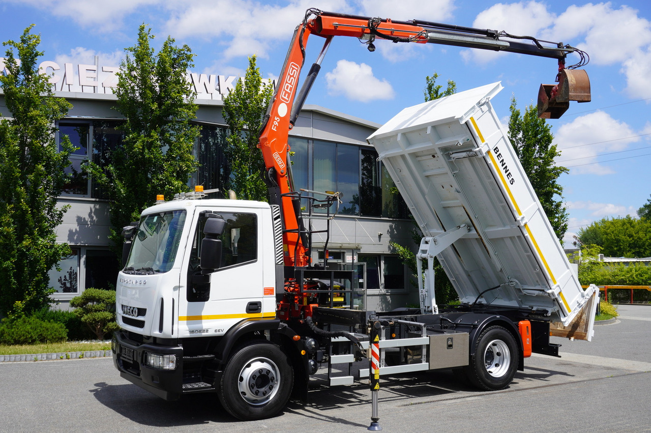 IVECO Eurocargo 160E22 EEV Dump truck / Bortmatic / Crane FASSI F95A.0.22 - Camión grúa: foto 1 IVECO Eurocargo 160E22 EEV Dump truck / Bortmatic / Crane FASSI F95A.0.22 - Camión grúa: foto 1