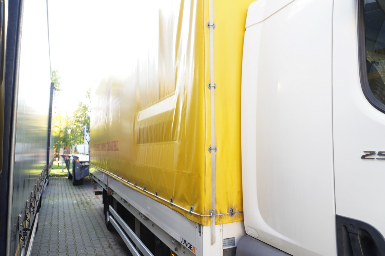 JUNGE Body Tarpaulin JUNGE / 18 Europallets / 2015 - Toldo carrocería: foto 4 JUNGE Body Tarpaulin JUNGE / 18 Europallets / 2015 - Toldo carrocería: foto 4