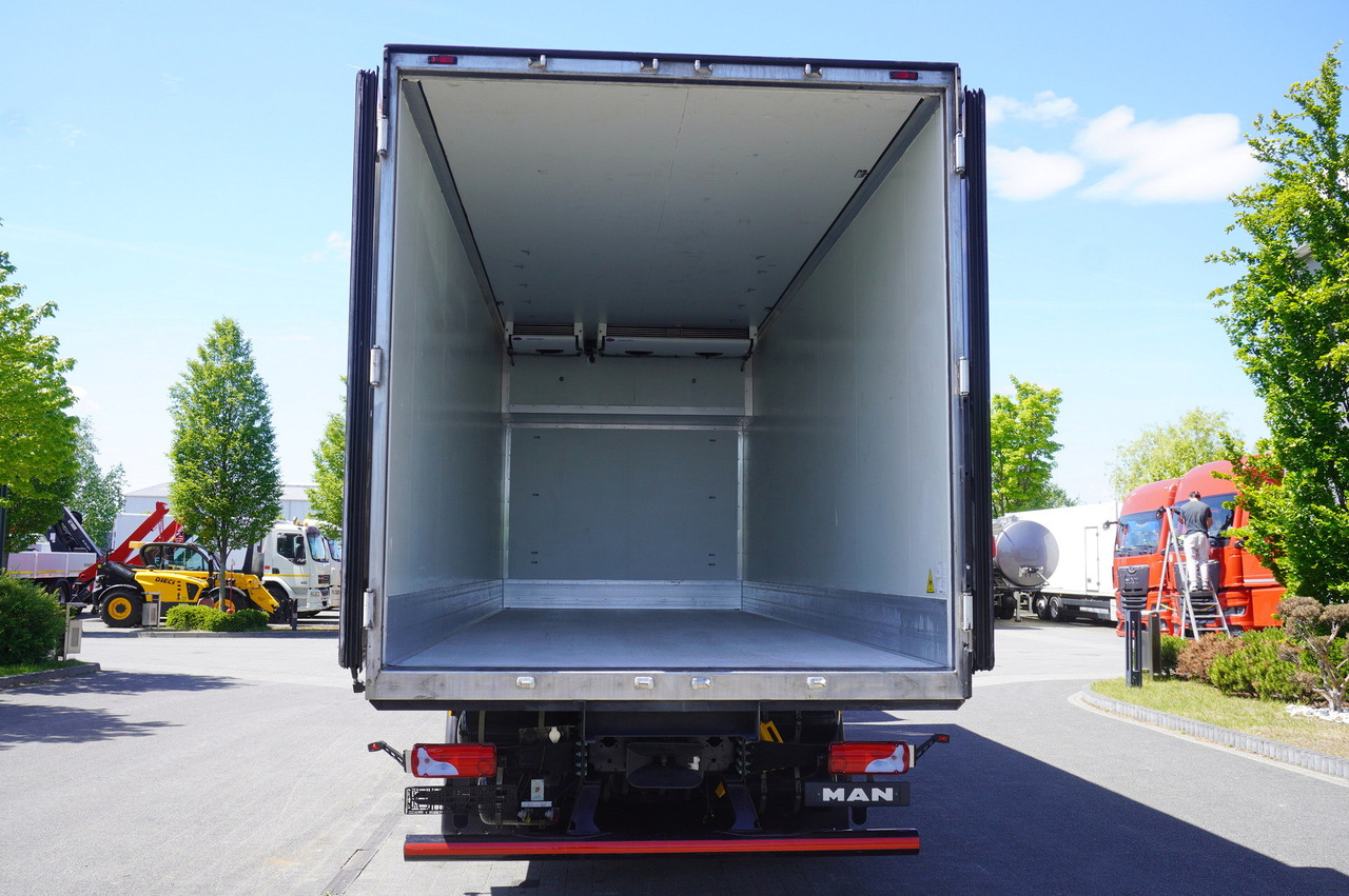 MAN MAN TGX 26.510 / 2022 / NEW Krone bitemperature refrigerated truck / Carrier Supra 850 MT / 4 units - Camión frigorífico: foto 4 MAN MAN TGX 26.510 / 2022 / NEW Krone bitemperature refrigerated truck / Carrier Supra 850 MT / 4 units - Camión frigorífico: foto 4