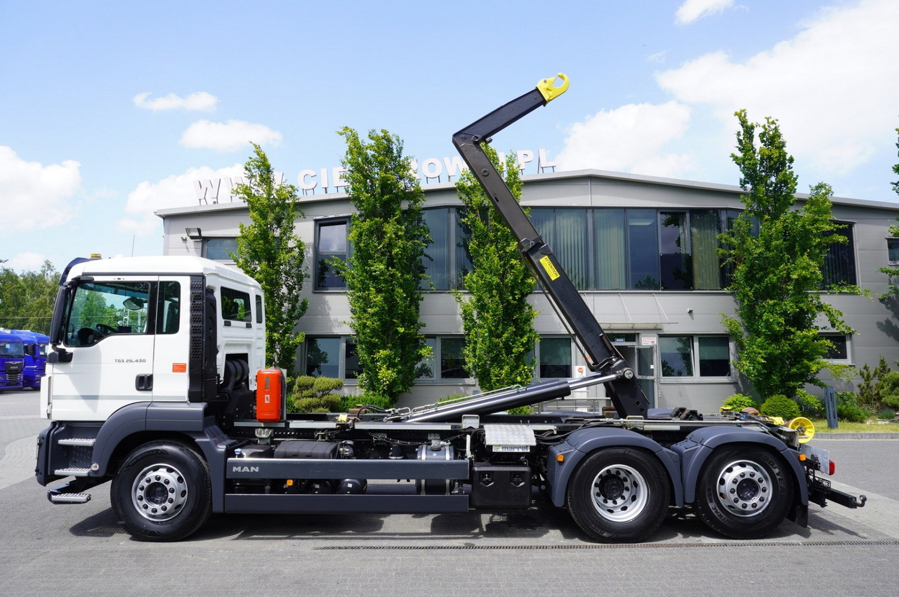MAN TGS 26.430 E6 6x2 / HIAB Multilift hooklift - Camión multibasculante: foto 3 MAN TGS 26.430 E6 6x2 / HIAB Multilift hooklift - Camión multibasculante: foto 3