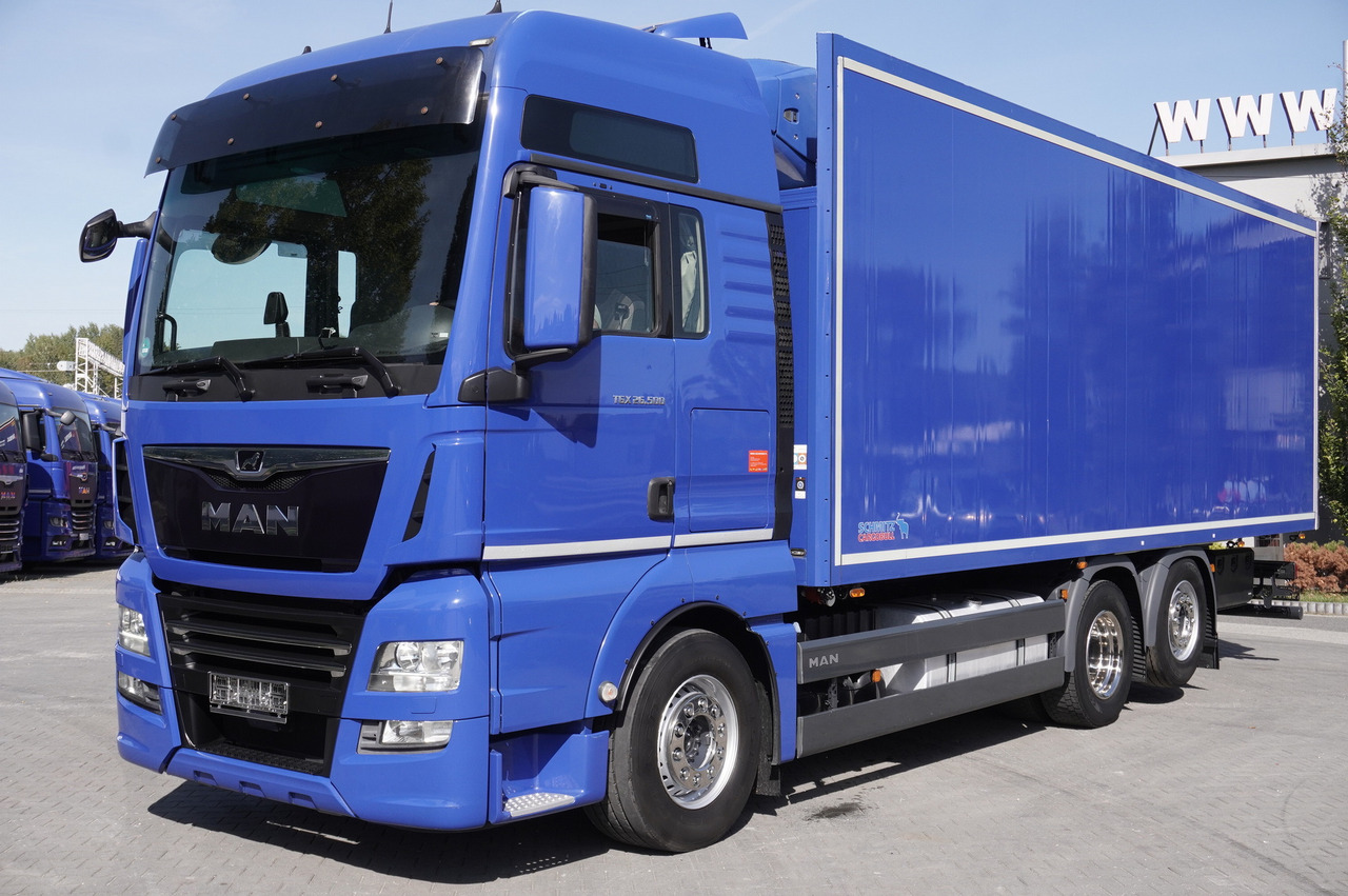 MAN TGX 26.500 E6 XXL / Schmitz 19 pallets / Thermoking / steering axle - Camión frigorífico: foto 1 MAN TGX 26.500 E6 XXL / Schmitz 19 pallets / Thermoking / steering axle - Camión frigorífico: foto 1