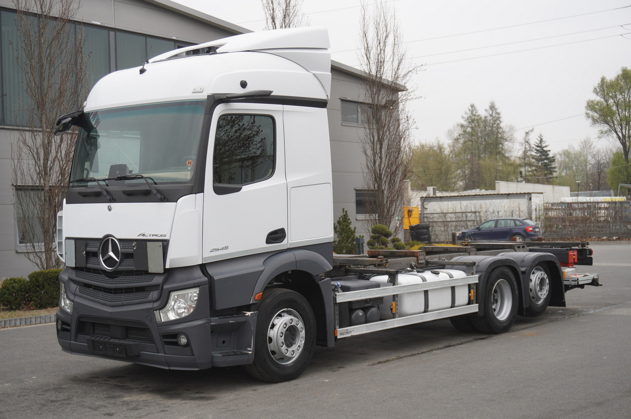 Camión portacontenedore/ Intercambiable MERCEDES-BENZ Actros 2545 6×2 MP5 / FULL ADR / several units: foto 7