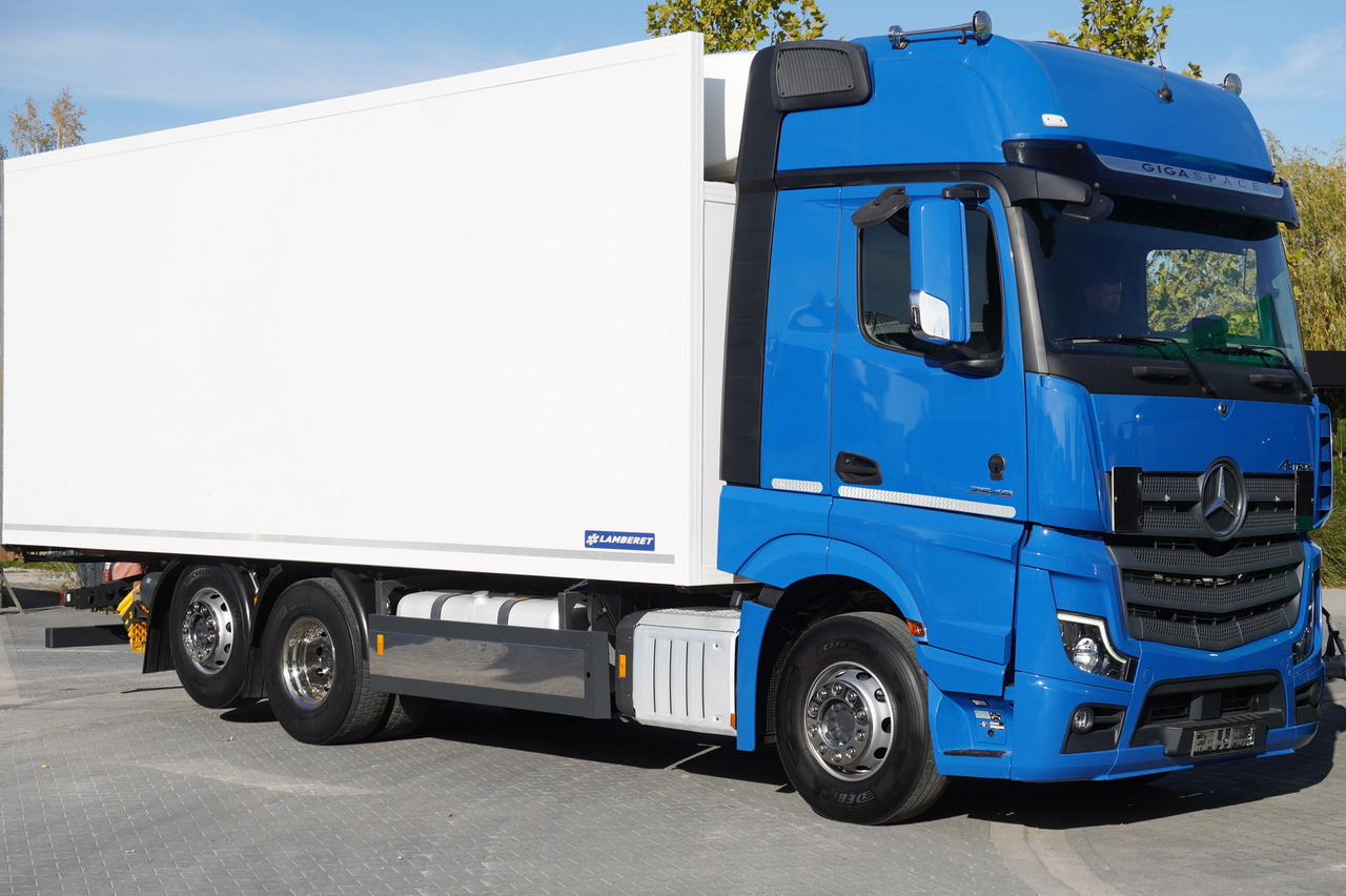 MERCEDES-BENZ Actros 2548 E6 / GIGA / Cab Lounge chair / Lamberet Refrigerator / Carrier Supra 950 - Camión frigorífico: foto 2 MERCEDES-BENZ Actros 2548 E6 / GIGA / Cab Lounge chair / Lamberet Refrigerator / Carrier Supra 950 - Camión frigorífico: foto 2