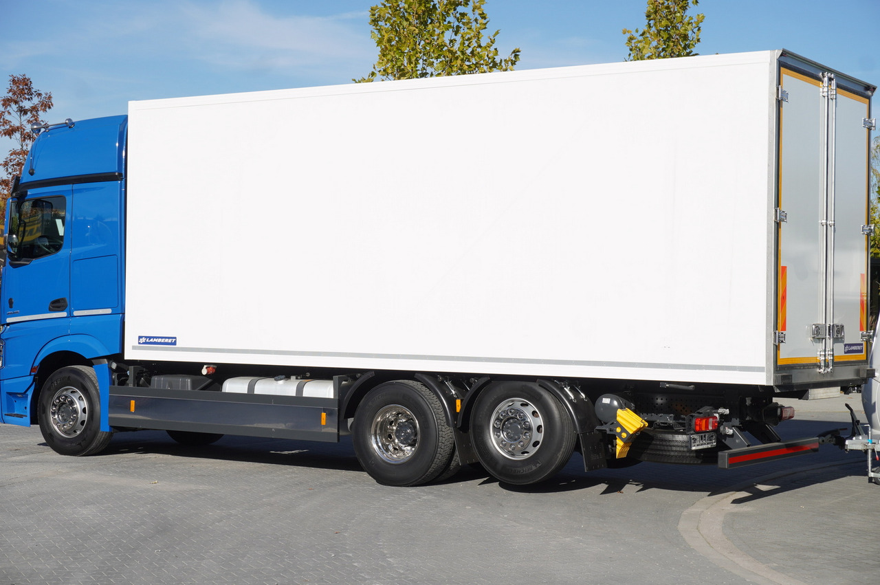 MERCEDES-BENZ Actros 2548 E6 / GIGA / Cab Lounge chair / Lamberet Refrigerator / Carrier Supra 950 - Camión frigorífico: foto 4 MERCEDES-BENZ Actros 2548 E6 / GIGA / Cab Lounge chair / Lamberet Refrigerator / Carrier Supra 950 - Camión frigorífico: foto 4