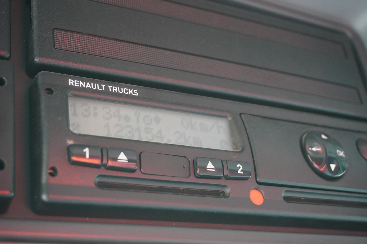 RENAULT K380 6×4 / FASSI F175 crane 7.85 t / 120 thousand km! / 2-sided tipper - Camión grúa: foto 2 RENAULT K380 6×4 / FASSI F175 crane 7.85 t / 120 thousand km! / 2-sided tipper - Camión grúa: foto 2