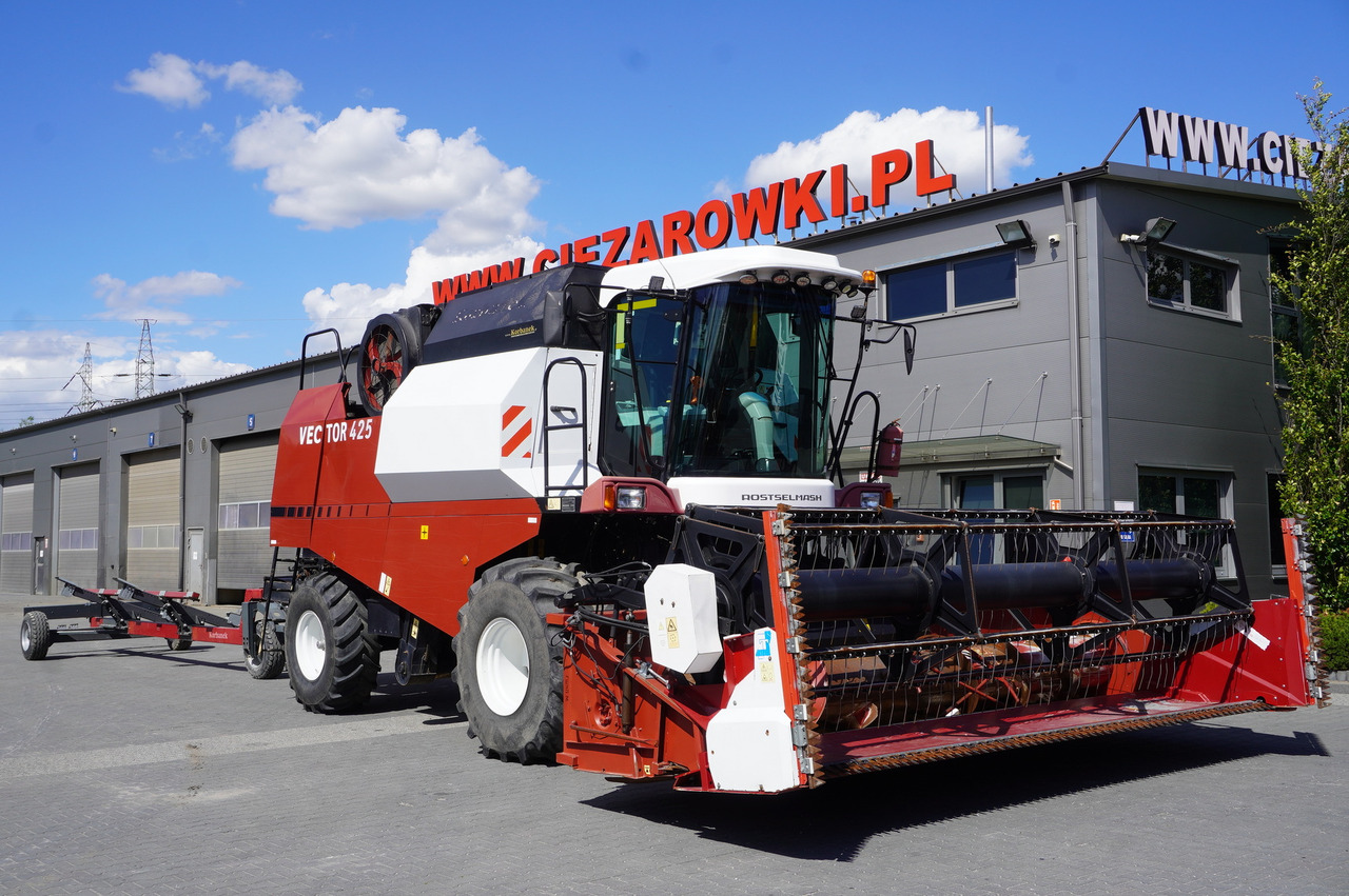 ROSTSELMASH VECTOR 425 RSM-101 grain harvester + Header 5 m + rapeseed harvesting extension / 2300 MTH - Cosechadora de granos: foto 3 ROSTSELMASH VECTOR 425 RSM-101 grain harvester + Header 5 m + rapeseed harvesting extension / 2300 MTH - Cosechadora de granos: foto 3