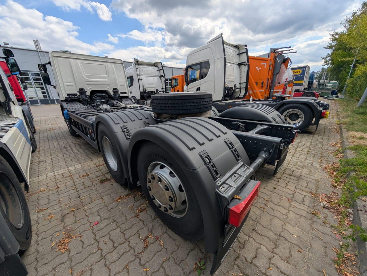 SCANIA P 340 B6x2*4NA / chassis frame / steering axle / CNG - Camión chasis: foto 4 SCANIA P 340 B6x2*4NA / chassis frame / steering axle / CNG - Camión chasis: foto 4