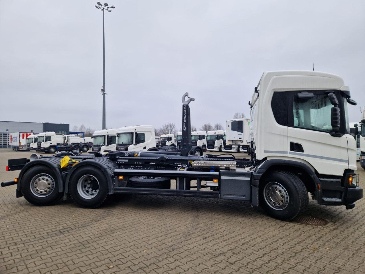 SCANIA P420 B6x2*4 / Meiller Kipper Tectrum RS 21 hooklift / 2025 / no mileage! - Camión multibasculante: foto 1 SCANIA P420 B6x2*4 / Meiller Kipper Tectrum RS 21 hooklift / 2025 / no mileage! - Camión multibasculante: foto 1