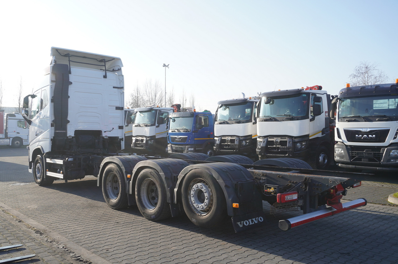 VOLVO Volvo FH 650 8x4/4 / Truck chassis / steered 4th axle - Camión chasis: foto 3 VOLVO Volvo FH 650 8x4/4 / Truck chassis / steered 4th axle - Camión chasis: foto 3