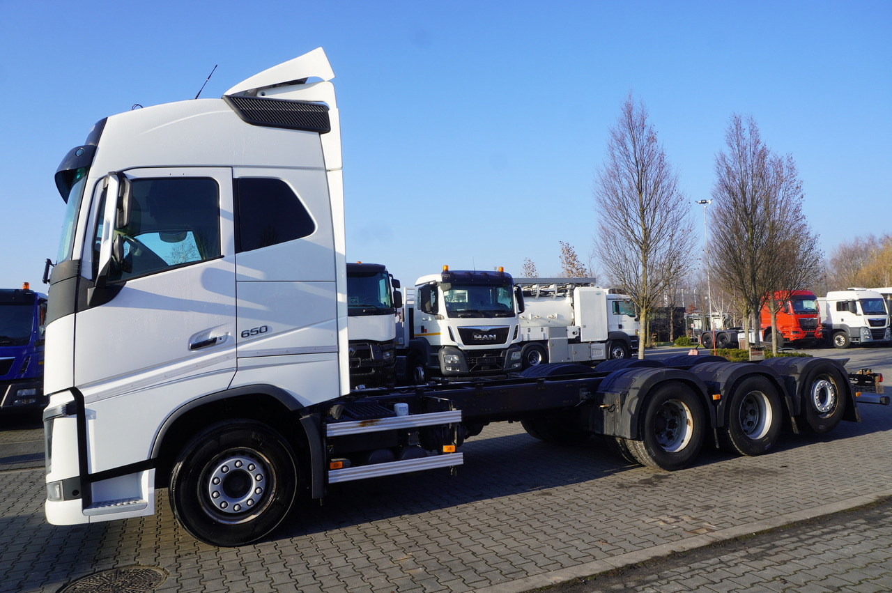 VOLVO Volvo FH 650 8x4/4 / Truck chassis / steered 4th axle - Camión chasis: foto 2 VOLVO Volvo FH 650 8x4/4 / Truck chassis / steered 4th axle - Camión chasis: foto 2