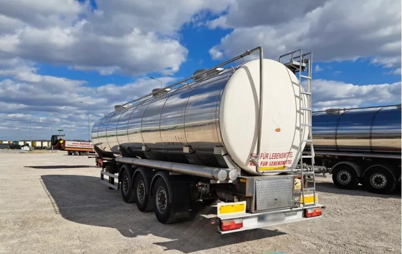 WIELTON NS3D 36 t food cistern / 3 chambers - Semirremolque cisterna: foto 4 WIELTON NS3D 36 t food cistern / 3 chambers - Semirremolque cisterna: foto 4