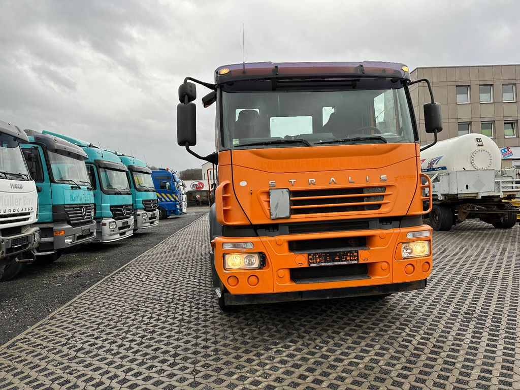 Iveco STRALIS 310 - Camión portacontenedor de cadenas: foto 2 Iveco STRALIS 310 - Camión portacontenedor de cadenas: foto 2