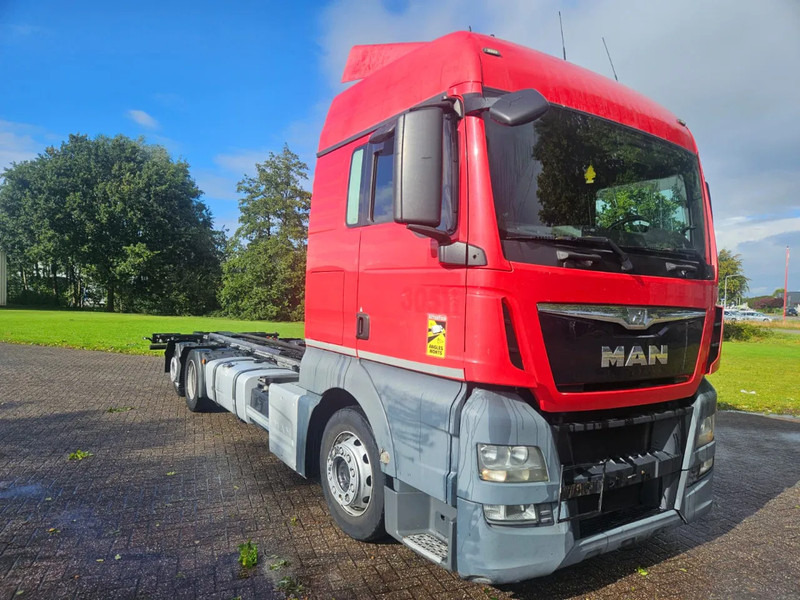 MAN TGX 24.400 6X2 BDF Euro 6 Kooiaap aansluiting - Camión portacontenedore/ Intercambiable: foto 2 MAN TGX 24.400 6X2 BDF Euro 6 Kooiaap aansluiting - Camión portacontenedore/ Intercambiable: foto 2