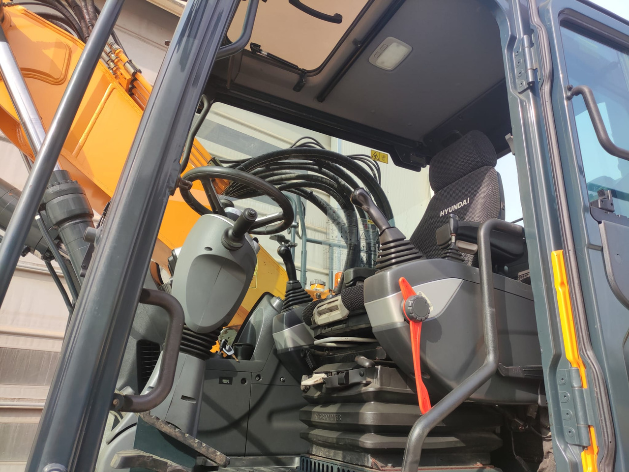 HYUNDAI HW140 - Excavadora de ruedas: foto 5 HYUNDAI HW140 - Excavadora de ruedas: foto 5