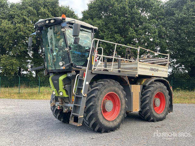 2013 Claas Xerion 3800 Saddle Trac 4WD Tractor - Tractor: foto 2 2013 Claas Xerion 3800 Saddle Trac 4WD Tractor - Tractor: foto 2