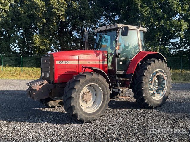Massey Ferguson 8140 4WD Tractor - Tractor: foto 2 Massey Ferguson 8140 4WD Tractor - Tractor: foto 2