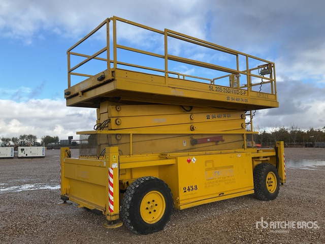 2000 Liftlux SL205-25D 4x4 4WDS/P Scissor Lift - Plataforma de tijeras: foto 2 2000 Liftlux SL205-25D 4x4 4WDS/P Scissor Lift - Plataforma de tijeras: foto 2