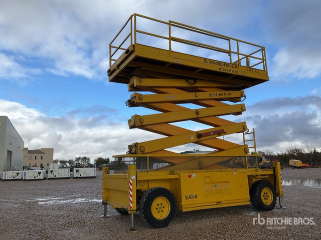 2000 Liftlux SL205-25D 4x4 4WDS/P Scissor Lift - Plataforma de tijeras: foto 1 2000 Liftlux SL205-25D 4x4 4WDS/P Scissor Lift - Plataforma de tijeras: foto 1