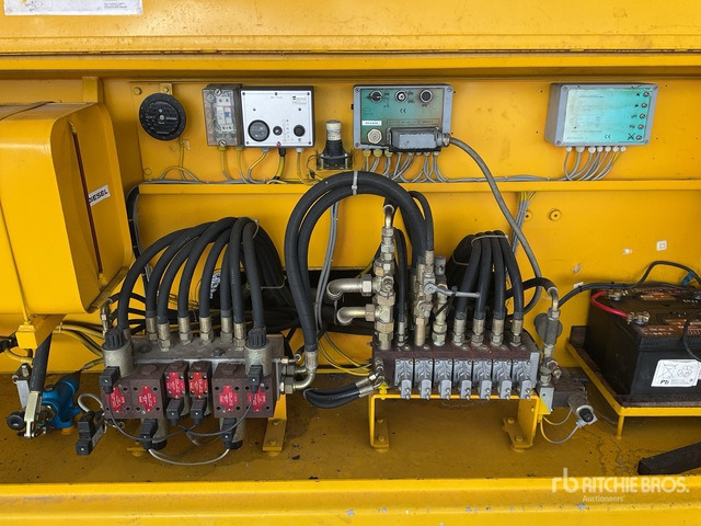 2000 Liftlux SL205-25D 4x4 4WDS/P Scissor Lift - Plataforma de tijeras: foto 3 2000 Liftlux SL205-25D 4x4 4WDS/P Scissor Lift - Plataforma de tijeras: foto 3