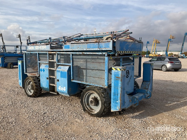 2001 Genie GS4390RT 4x4 Diesel Scissor Lift - Plataforma de tijeras: foto 2 2001 Genie GS4390RT 4x4 Diesel Scissor Lift - Plataforma de tijeras: foto 2