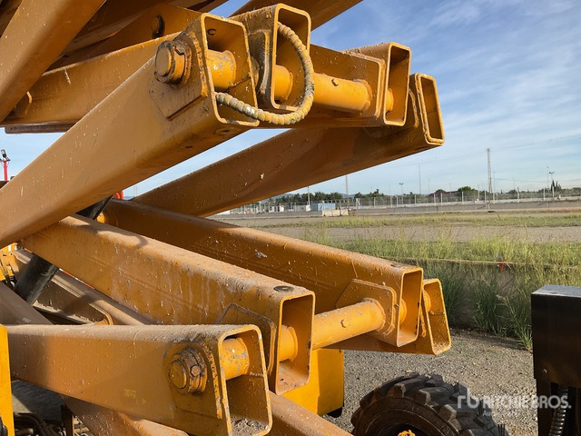 2003 Haulotte H15SDX 4x4 Diesel Scissor Lift - Plataforma de tijeras: foto 4 2003 Haulotte H15SDX 4x4 Diesel Scissor Lift - Plataforma de tijeras: foto 4