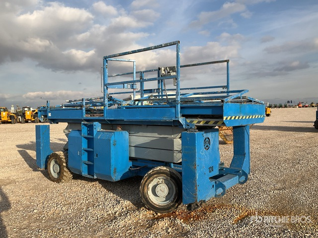 2004 Genie GS3384 4x4 Diesel Scissor Lift - Plataforma de tijeras: foto 2 2004 Genie GS3384 4x4 Diesel Scissor Lift - Plataforma de tijeras: foto 2