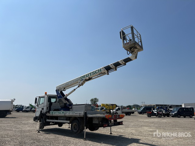 2003 Nissan Atleon 140 2003 Ram Antares 220I4 20 m on 4x2 Bucket Truck - Camión con plataforma elevadora: foto 4 2003 Nissan Atleon 140 2003 Ram Antares 220I4 20 m on 4x2 Bucket Truck - Camión con plataforma elevadora: foto 4