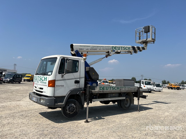 2003 Nissan Atleon 140 2003 Ram Antares 220I4 20 m on 4x2 Bucket Truck - Camión con plataforma elevadora: foto 2 2003 Nissan Atleon 140 2003 Ram Antares 220I4 20 m on 4x2 Bucket Truck - Camión con plataforma elevadora: foto 2