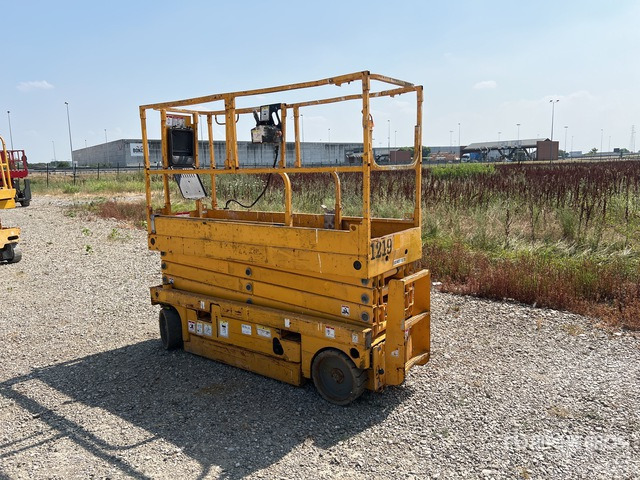 2006 Haulotte Compact 10N Electric (Inoperable) Scissor Lift - Plataforma de tijeras: foto 4 2006 Haulotte Compact 10N Electric (Inoperable) Scissor Lift - Plataforma de tijeras: foto 4