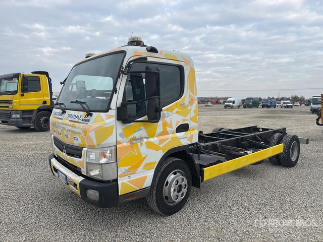 2015 Mitsubishi Fuso Canter 7C18 4x2 Cab and Chassis - Camión chasis: foto 2 2015 Mitsubishi Fuso Canter 7C18 4x2 Cab and Chassis - Camión chasis: foto 2