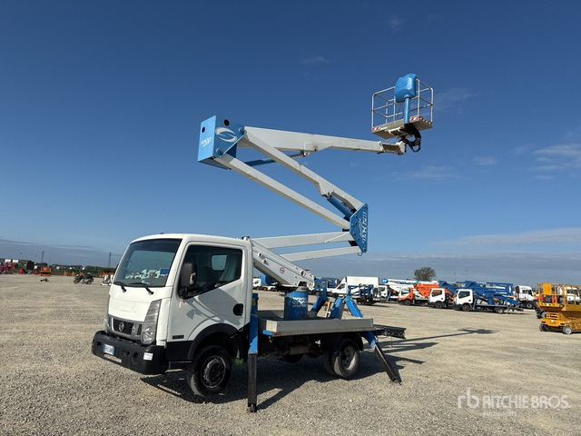 2016 Nissan Cabstar 35.12 2014 Socage DA320 20 m on Bucket Truck - Camión con plataforma elevadora: foto 2 2016 Nissan Cabstar 35.12 2014 Socage DA320 20 m on Bucket Truck - Camión con plataforma elevadora: foto 2