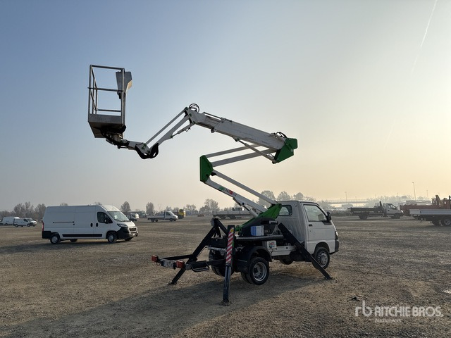 2018 Piaggio Porter Maxxi Comet 14.6 HQ 14 m on Bucket Truck - Camión con plataforma elevadora: foto 3 2018 Piaggio Porter Maxxi Comet 14.6 HQ 14 m on Bucket Truck - Camión con plataforma elevadora: foto 3